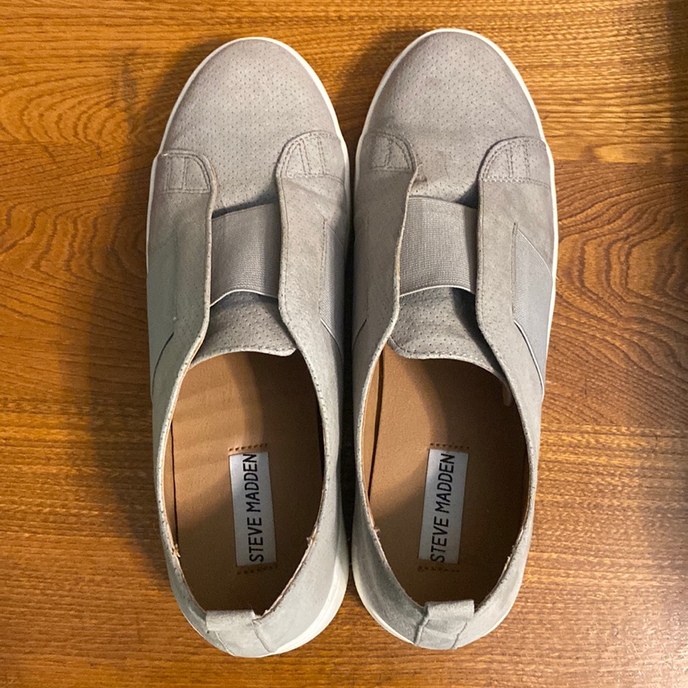 Steve Madden Women Slip on Sneaker